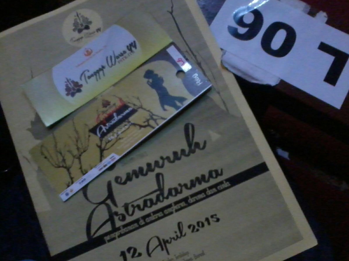 Udah duduk manis di kursi penonton pagelaran <a href="/tanggapwarsa44/">TW 44</a> <a href="/pstkitb/">PSTK ITB</a> "Gemuruh Astradarma" <a href="/dagoteahouse/">Dago Tea House</a> ,Bandung :D