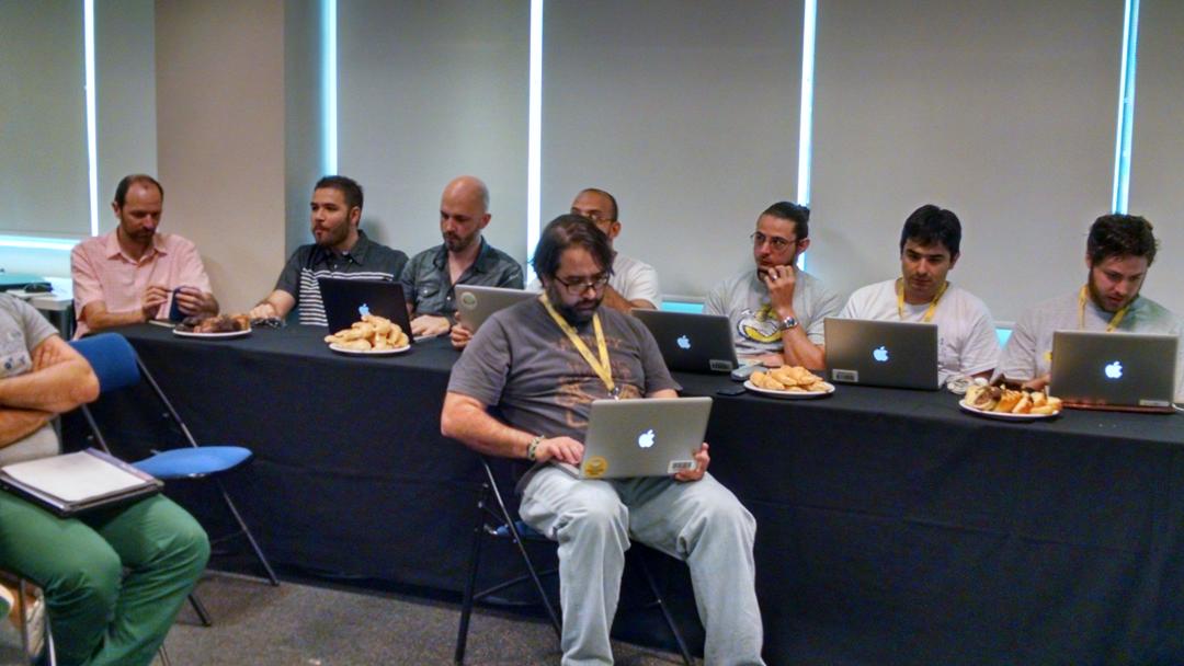 Farocena's tweet photo. Sí, madrugaron para integrar el jurado: @EduAguirre, @FicoMezza y @jmlucero #melihack http://t.co/ijBBFGT9d3