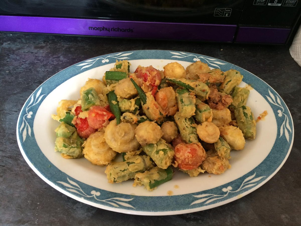 KrisHolt1's tweet image. Food in honour of @nikostar and @Angelinawrites! #FriedOkra #FriedTomatoes #FriedEverything