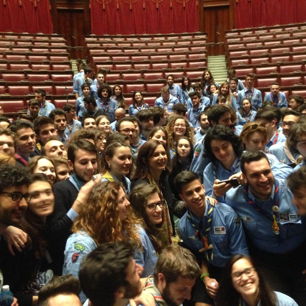 CamminInsieme's tweet photo. Tutti gli #alfieriallaCamera insieme a @lauraboldrini si riparte sulle #stradedicoraggio @Montecitorio @agesci http://t.co/qIWiifTgm3