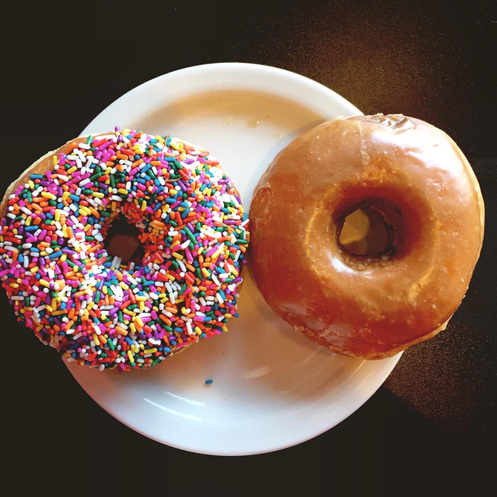BU_SRJ's tweet photo. Activists who donut together stay together! @GlazedAmherst #CLPP2015 🍩😍 http://t.co/yHGnwONvGb