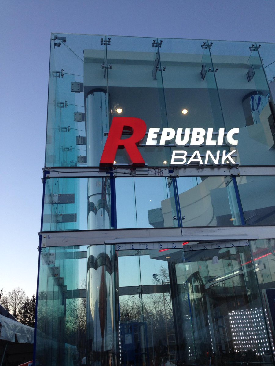 #republicbank Voorhees.  All-glass cube, polished stainless steel cladding, curtain wall, insulated glass.