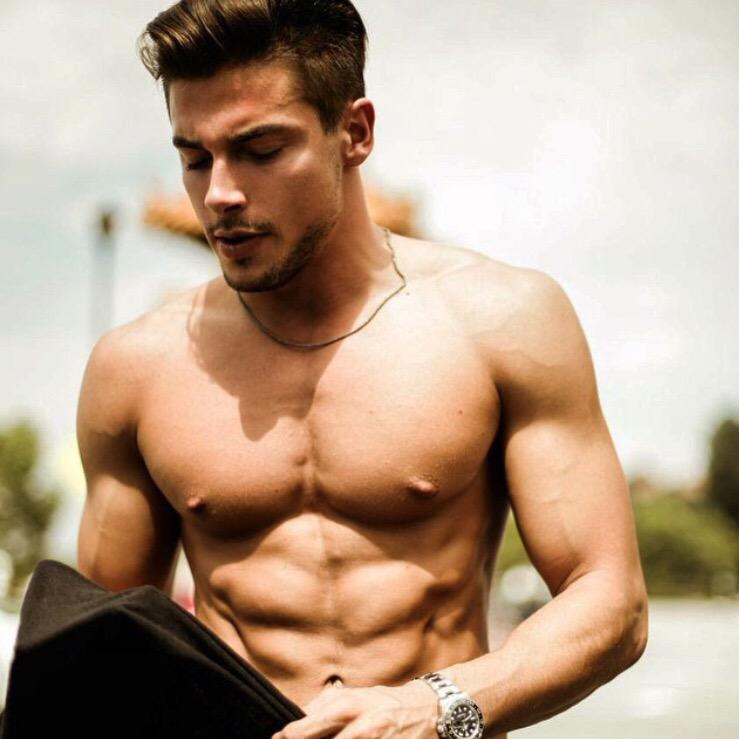 PornInfluencer's tweet photo. @AndreaDenver1 Xfetto in tutto. Voce, Presenza. Faccelo un pensiero al porno, sai quante ne fai felici? #DenverFANS http://t.co/RZa6LzEZhj