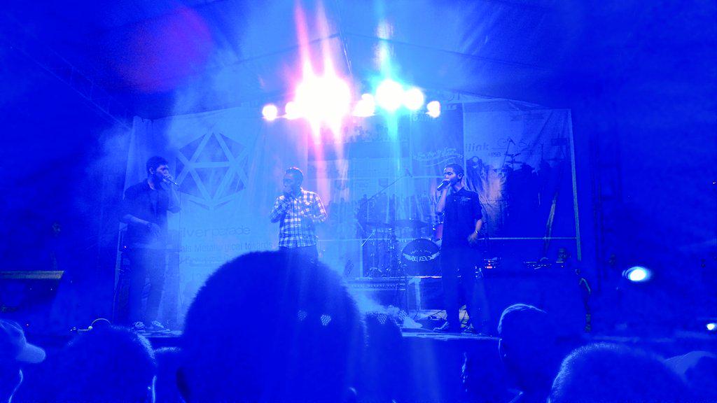 Ayoo buruan dateng ada penampilan dari komunitas beatbox surabaya nih!! Kece parahh!!