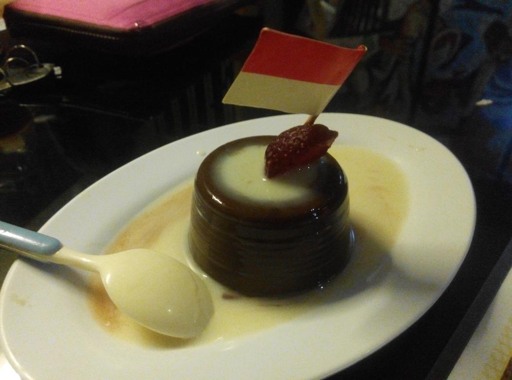 thomsetiabudi's tweet photo. Yummy Pudding @RumahKafe_WiFi http://t.co/RwI2ON9tYn