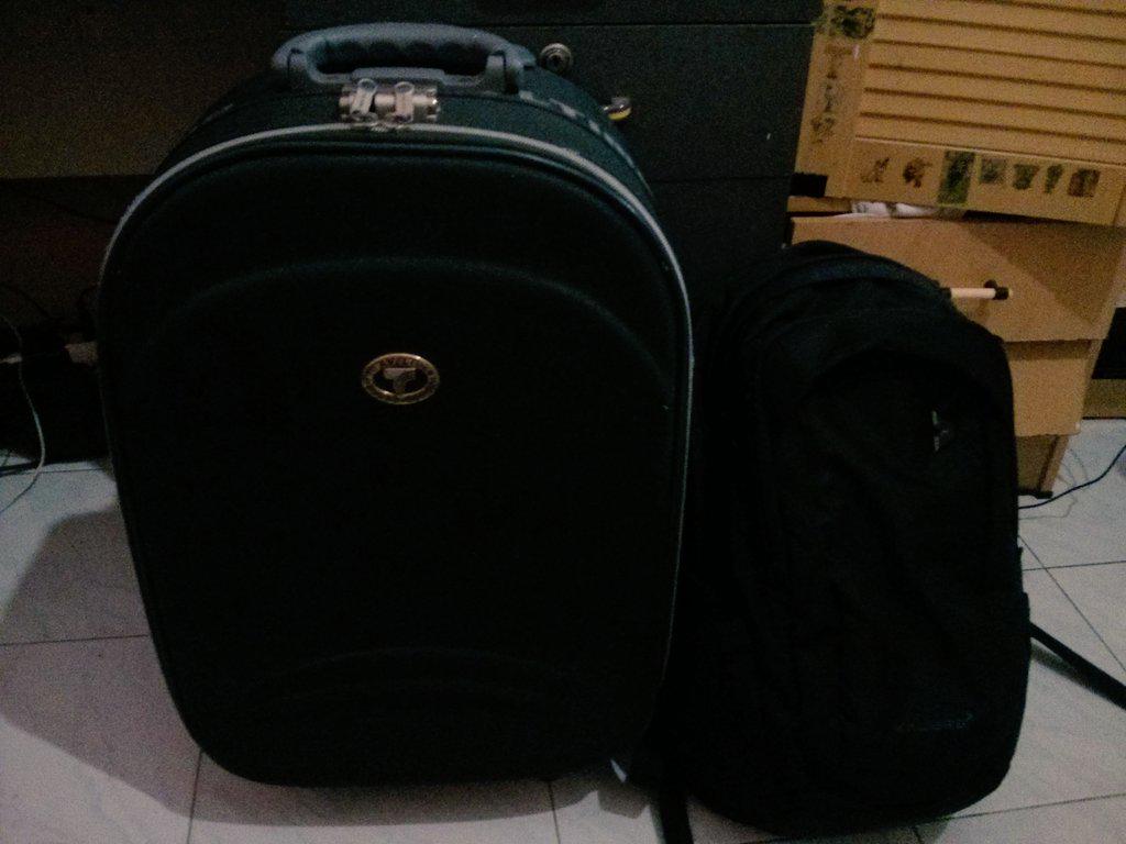 icikihir's tweet photo. Bismillah persiapan perantauan, My Luggage My Life
#Gr3atTelkomsel http://t.co/BqmyjeQCl1