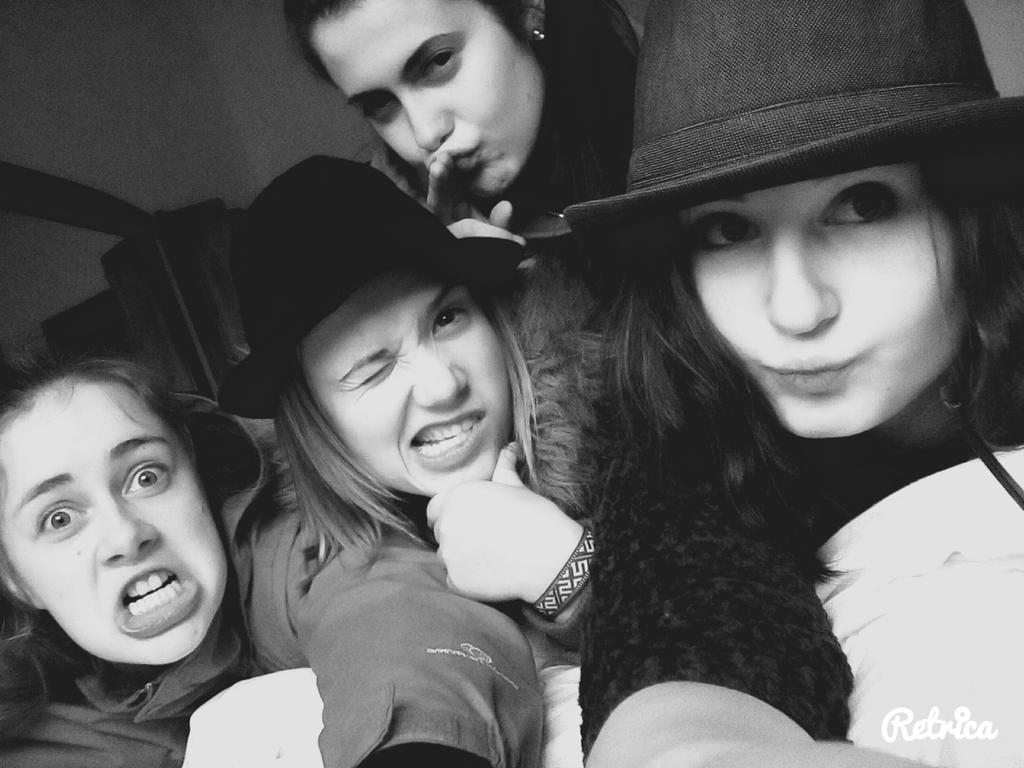 ligucee2's tweet photo. Bija super. Jau tagad pietrūkstat. :* #smukumuiža #duetsSandra #šķūnis http://t.co/14lFCbFkf5