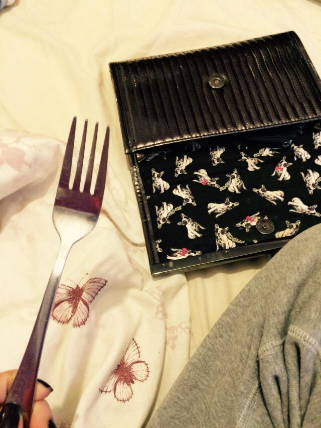 hannahfield95's tweet image. Someone please explain to me why this was in my clutch bag???😂😂 #messynight