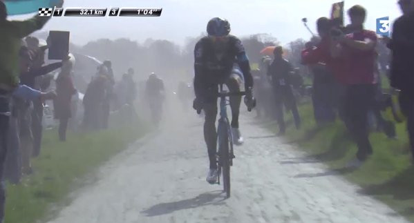 cyclingweekly's tweet photo. #Wiggo #ParisRoubaix http://t.co/BzixIZ9BcM
