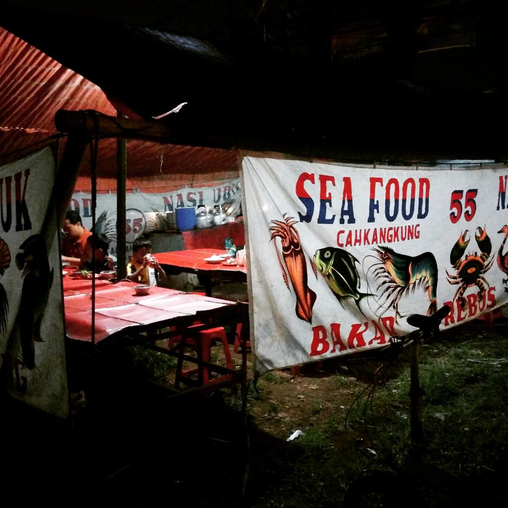 JJRizal's tweet photo. #savedepok kuliner "@selvi_notselfie: @JJRizal wah kasian jg ya klo digusur tnpa diberi solusi tempat pengganti..." http://t.co/PVJSYvronP