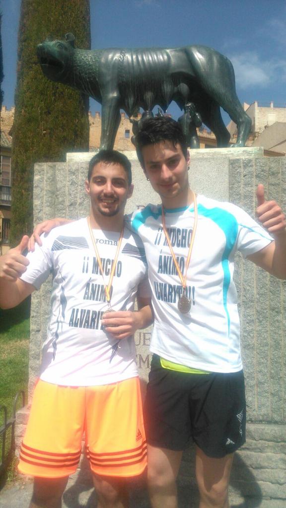 Hector80cubatas's tweet photo. Cumplido nuestro reto de correr 21 km en la media maratón de Segovia. Te mandamos toda nuestra FUERZA AMIGO!! ÁNIMO!! http://t.co/4TO2tgWPIL