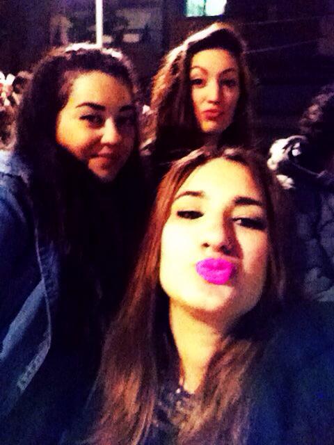 Estef_Mantelman's tweet photo. Las nenas 🐟🔥👯 @viicky3es @MiniSamper #EntierroSardina2015 #EntierrodelaSardina http://t.co/IDOLxZ9EkG