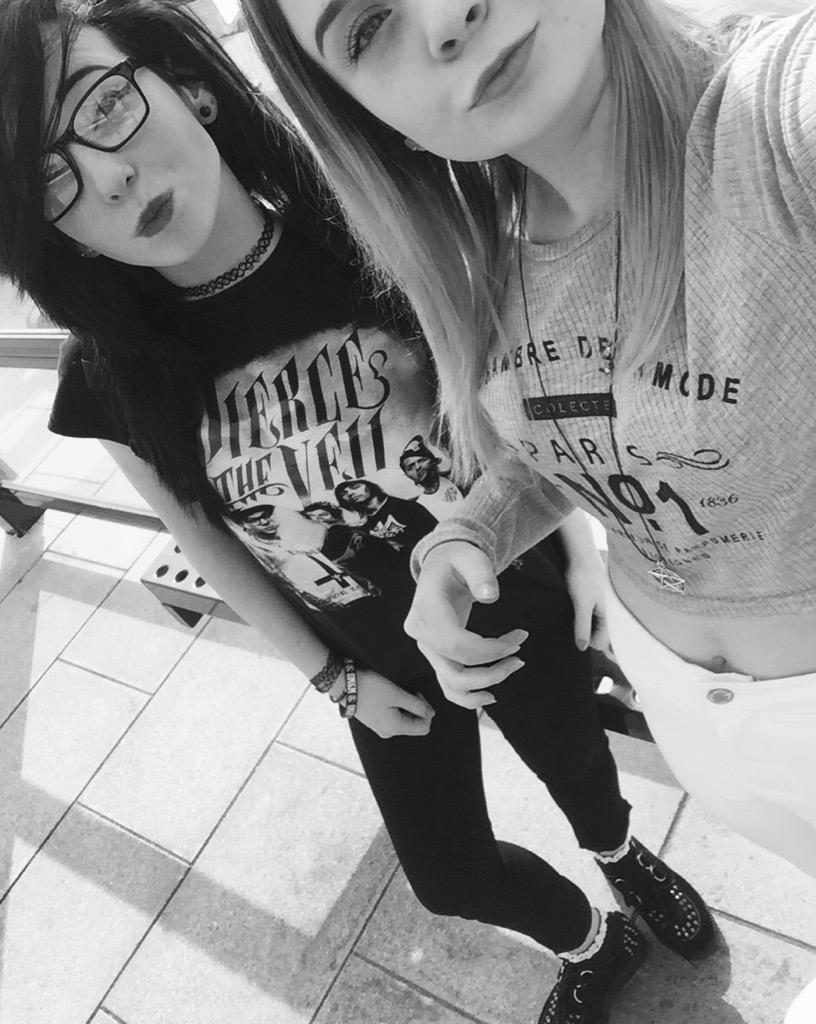 Lily_Flower_BAM's tweet photo. When we went to Leicester to see ✨@BarsAndMelody✨ 😁 http://t.co/ScOiCrcExr