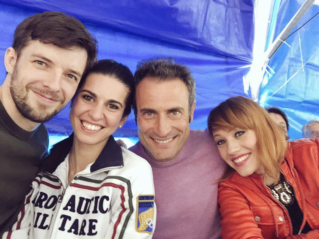 Per una volta giudichiamo noi!bello ritrovarsi con gli amici di <a href="/Nottighiaccio/">Notti sul ghiaccio</a> !
Giornata di sorrisi qui a Roma😍