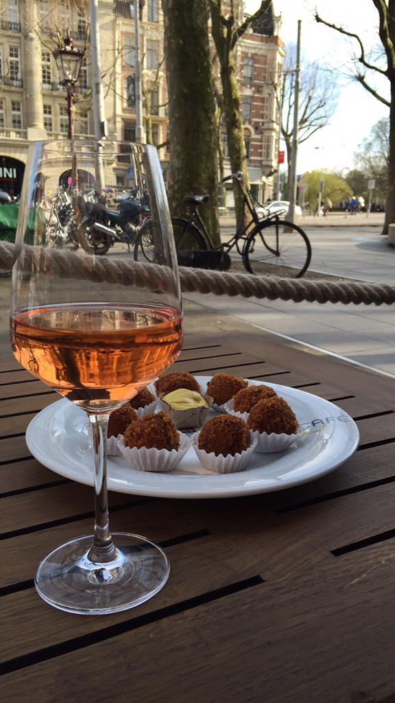 #mylifeisperfect #bitterballen #rosé <a href="/AmericanHotel/">American Hotel Amsterdam</a> <a href="/TheWineStalker/">Joey Casco CSW/CSS</a> <a href="/winemaps/">WineMaps 🌎🛩🍇🍽🍷</a> #amsterdam #SundayAfternoon
