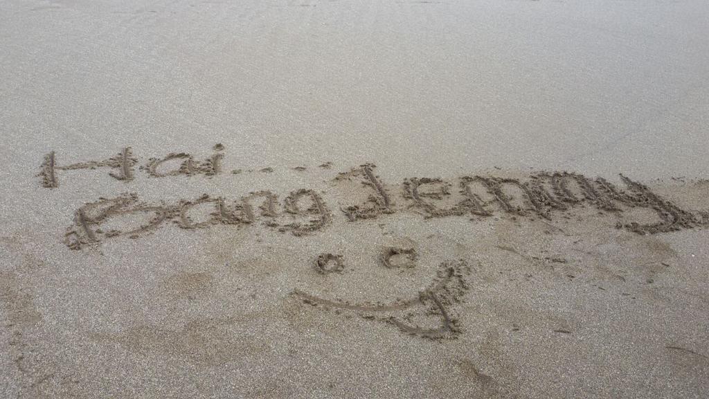 Hehe hellooRT <a href="/MilahMailani/">milah mailani</a> Hai... Bang <a href="/jemmydarusman/">Jemmy Darusman</a> dapet salam dari pantai gunung kidul jogja :D