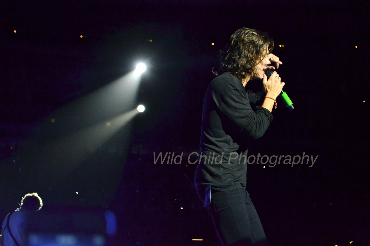 1DSouthAfrica's tweet photo. Harry at the Cape Town concert 1.04.15 http://t.co/8ps5wJk4ay