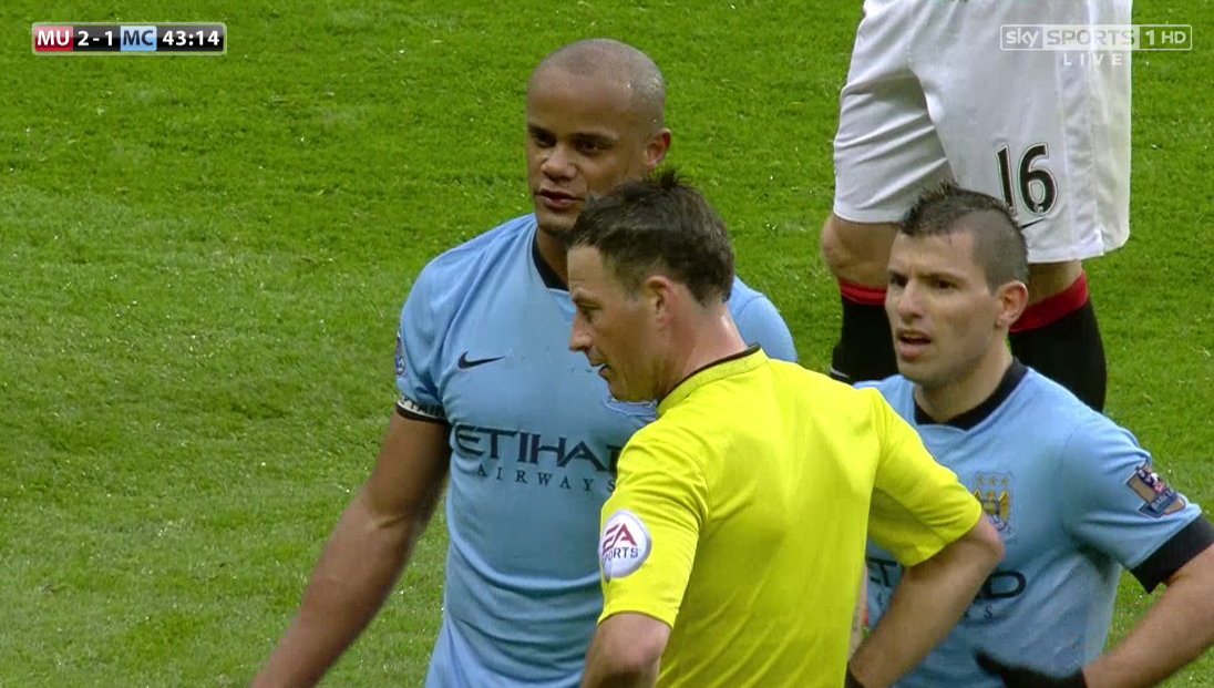 SkySportsPL's tweet photo. Was Vincent Kompany lucky to not see red? RT for Yes, FAV for No http://t.co/8HHwjaZ2i5 #SuperSunday http://t.co/cBJ14WbecW
