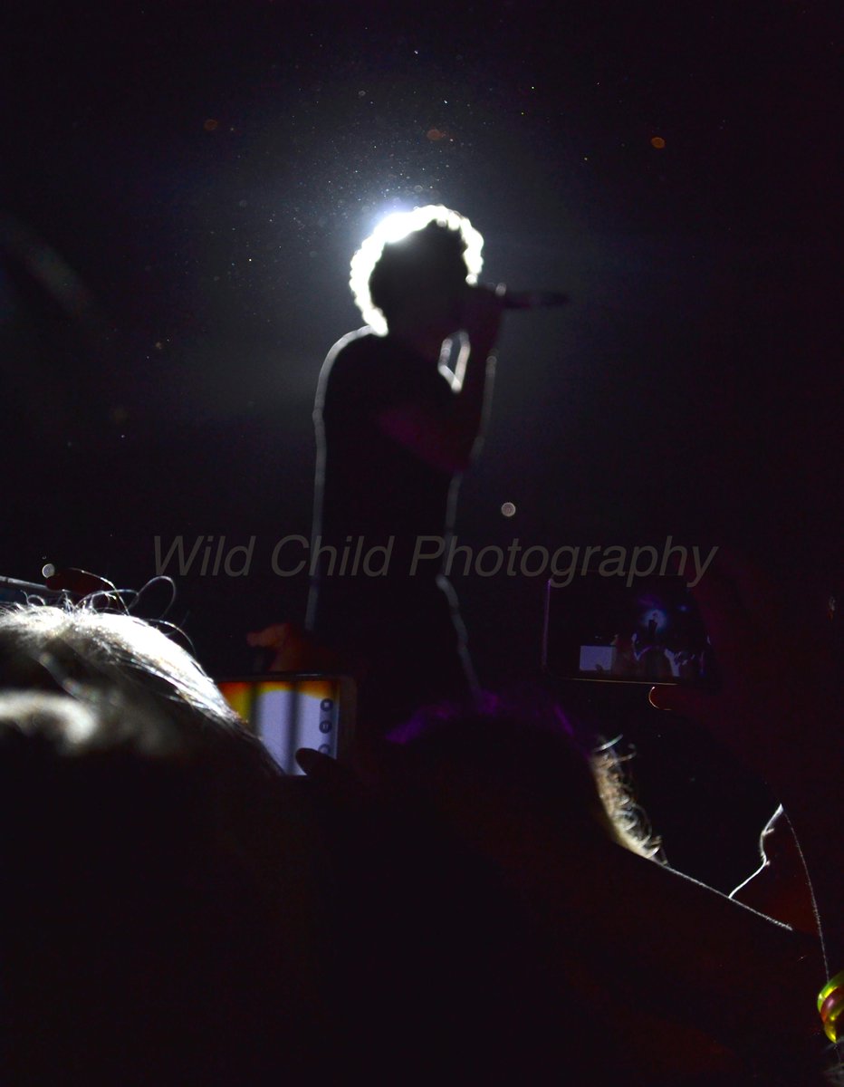 1DSouthAfrica's tweet photo. Niall at the Cape Town concert 1.04.15 (he looks like an angel) http://t.co/6Xz4jnCLeP