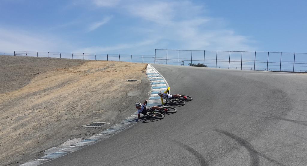 sergiomantecon's tweet image. En el #sacacorchos de #LagunaSeca probando la nueva @TrekBikes #Stache #29+. Mucho grip!!! #fullgas