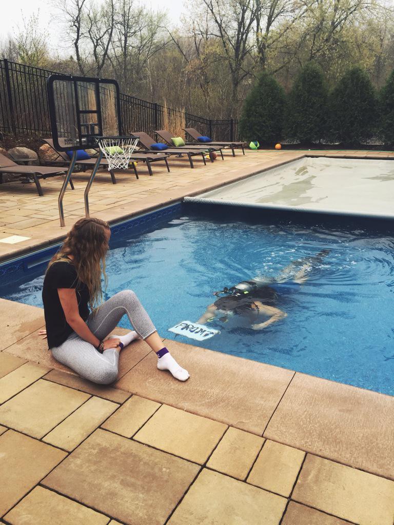 IsabelHall25's tweet photo. Found my prom date at the bottom of the pool☺️💞 http://t.co/Ur1WC07qln