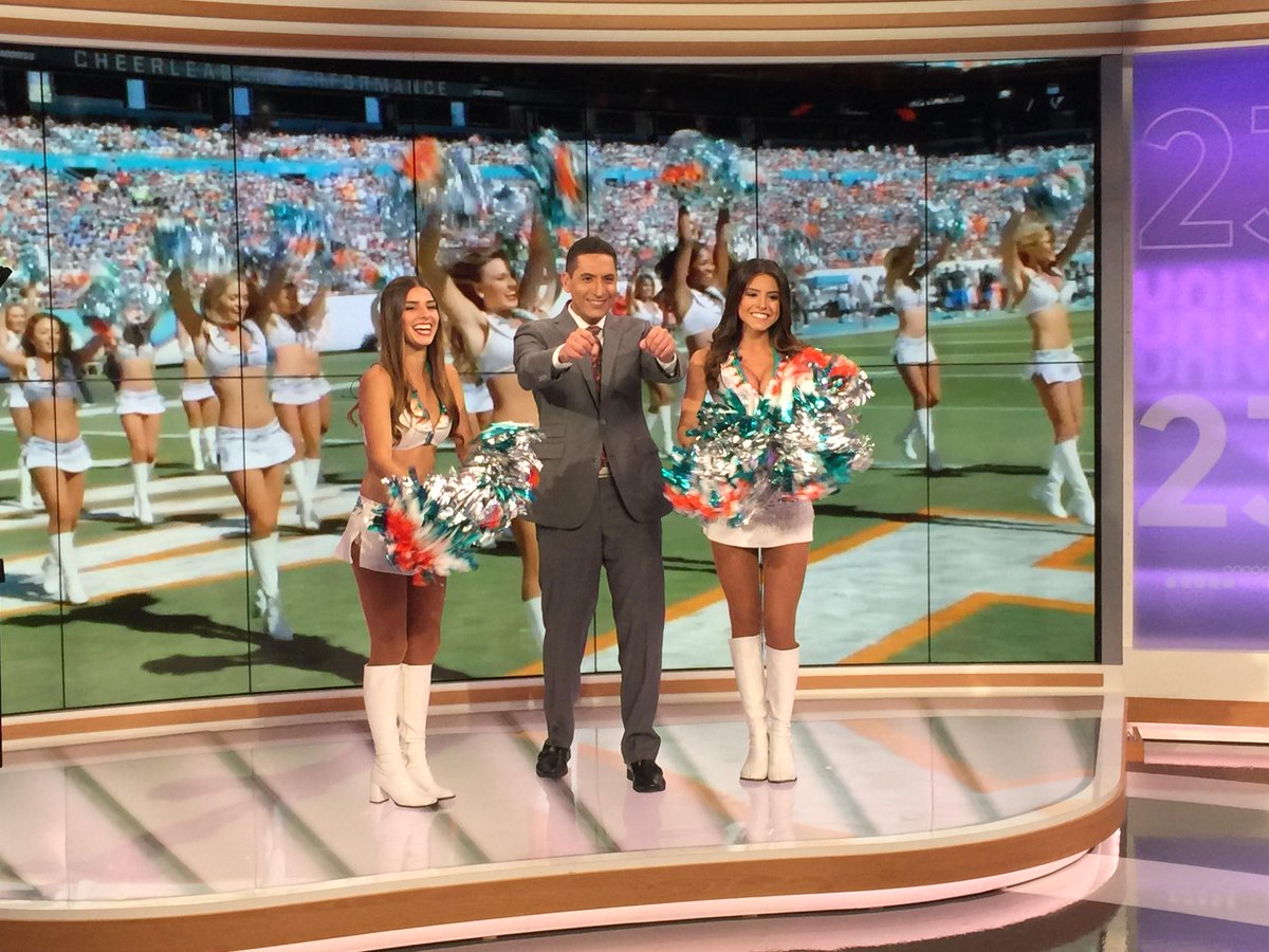 nmasUnivision23's tweet photo. ¡Las bellas porristas de los Miami Dolphins nos acompañan esta noche en Acción Deportiva Extra! @raulstrikerjr http://t.co/DVA8jaaAq0