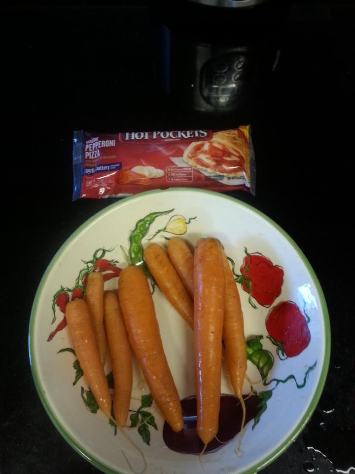 AvoidFakeFood's tweet image. My roommate's hotpocket looks tempting, but im sure my locally farmed carrots will satisfy my hunger needs #eatclean