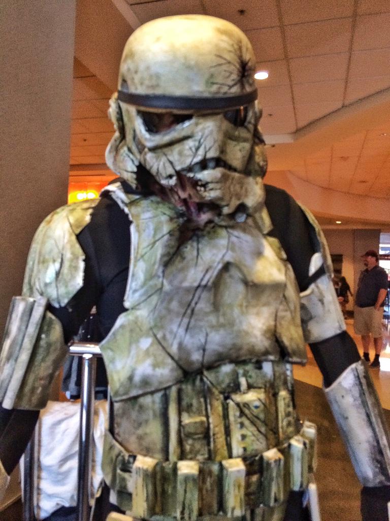 TB5918's tweet photo. Post-con drop is really rough on some troopers. #SWCA #SWCVII #501st #StarWars http://t.co/xoYWWW3Kgf