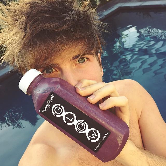 JoeysBigBooty's tweet photo. HIS HAIR DOWN IS SO FUCKING CUTE OMFG WE NEED MORE SELFIES WITH IT IF HE CARES FOR MY WELL BEING! 😭😍 http://t.co/kC5jyvUxHY