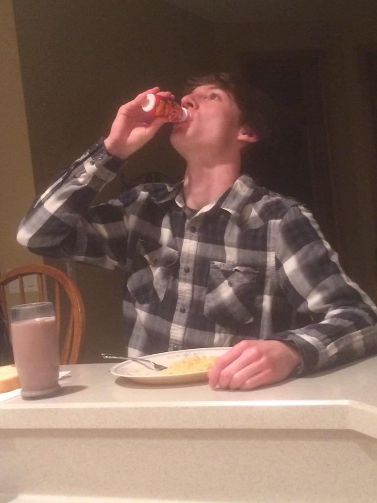 lifeofbuzzbares's tweet photo. Refueling with Danimals before we get back to work on Spanish http://t.co/r2c9AAWarR