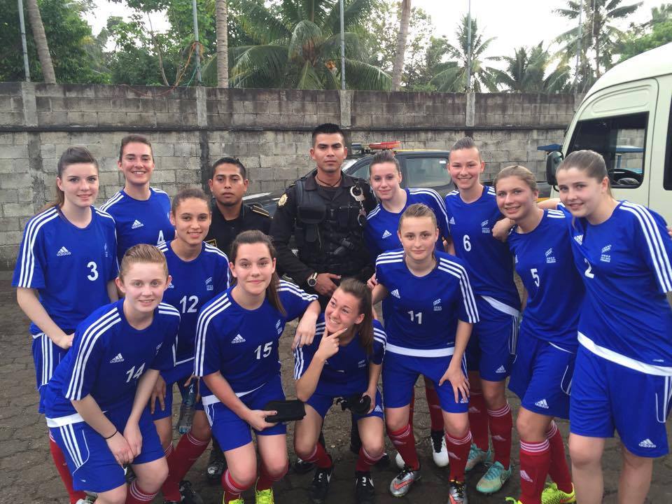 unss's tweet photo. ELLES SONT CHAMPIONNES DU MONDE DE FOOTBALL !!!!!!!!!!!!!! BRAVO LES FILLES !!! CAMPEON !!!  #MundialEscolarFutbol http://t.co/BQaFyDiDaL