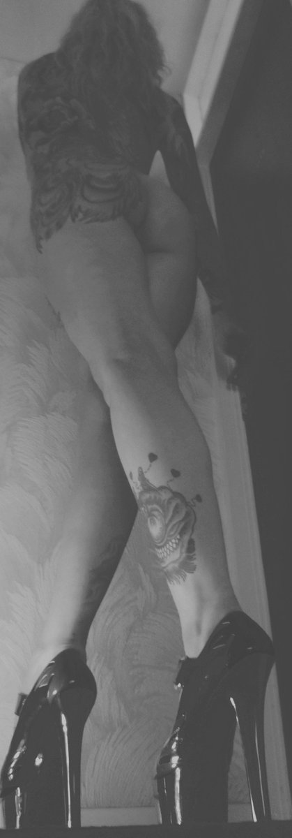Sianaltmodel's tweet photo. #Sunday #ExtremelyHighHeels :) http://t.co/pHm4cQl8Vq