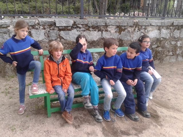 OJEGUADARRAMA's tweet photo. Los flechas de Leones de Castilla disfrutan de una tarde de juegos http://t.co/K2WmHmaRXq