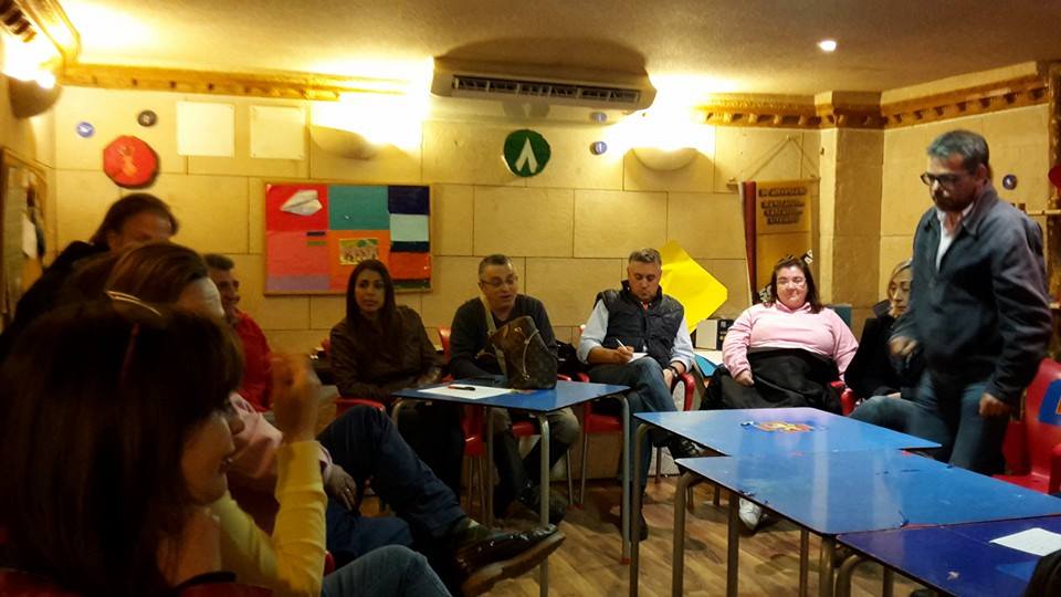 OJEGUADARRAMA's tweet photo. Importantísima reunión del AMPAA, identificando problemas y buscando soluciones http://t.co/LtHvQQjzH5