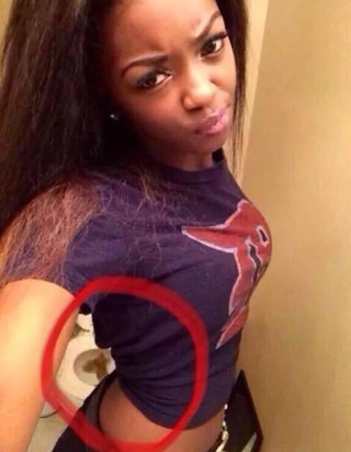 Trazebleenks's tweet photo. Its suppose to be "what is wrong with dis pix? @lindaikeji http://t.co/o0W3mKmu33