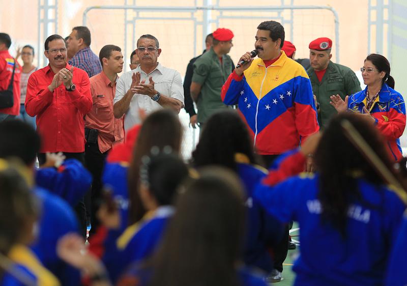 Pdte <a href="/NicolasMaduro/">Nicolás Maduro</a> entregó instrumentos a los niños 700mil del Sistema de Orquestas y Coros Juveniles e Infantiles