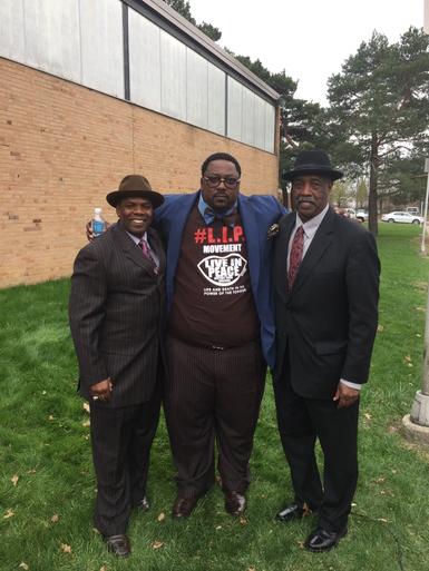 pastormo10's tweet photo. Police commissioner Willy Bell and Roy Macallister  at national crime victims ceremony http://t.co/ddFdc8tnt1