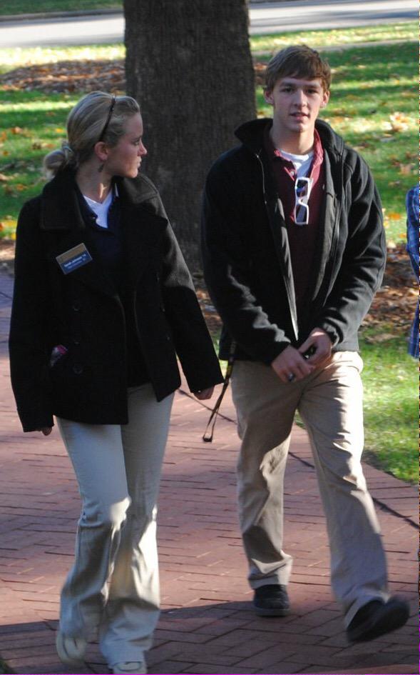 HZDave284's tweet photo. @QueensUnivBound Accepted Students Day circa 2011 #QU15 #StudentLifeAwards http://t.co/BjmdZNSJuz
