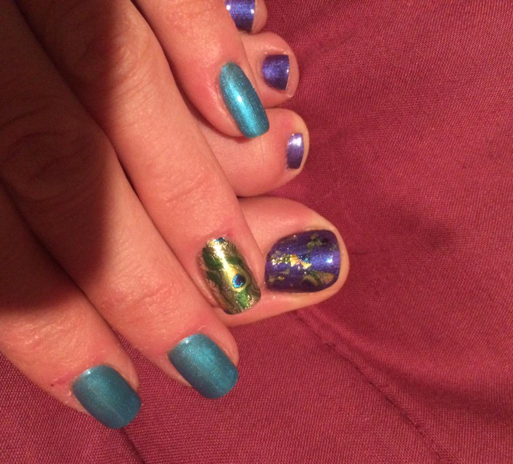 Love my peacock inspired nails ❤️
