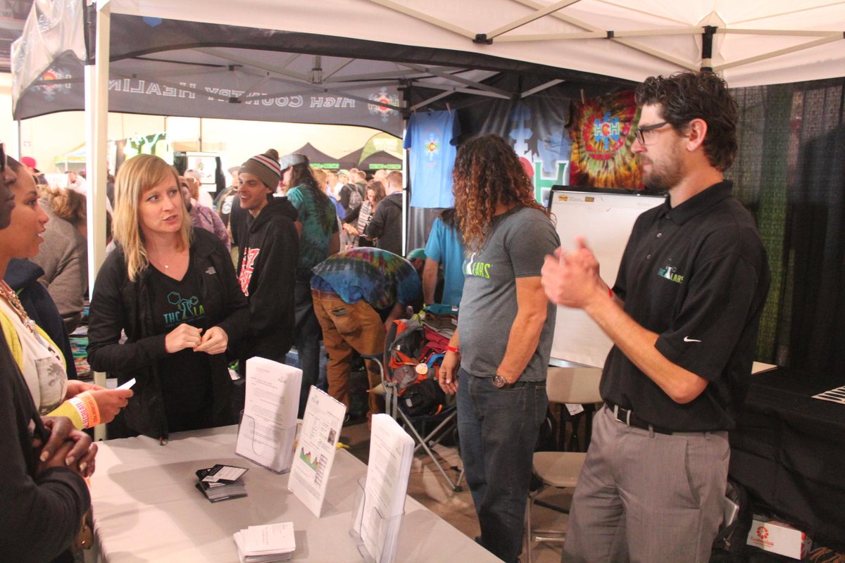 THCLabs's tweet image. We&apos;re having a great time at #CannabisCup2015! It&apos;s a pleasure to share #thctesting education with so many people!
