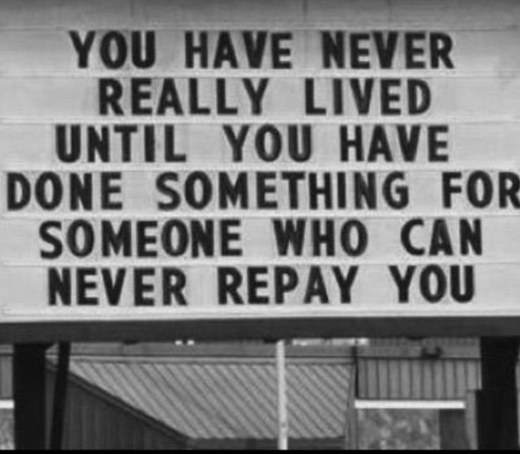 chadyamaz's tweet photo. People are so caught up trying to keep up with the kardashians they forget how to human beings. #KindessIsPriceless http://t.co/SUSGVrKYA8