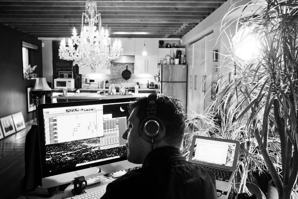 TheStromboShow's tweet photo. East coast! Let's do this. @Strombo is standing by with @ChuckRagan &amp; Nate Mendel! Join us http://t.co/U9uOY6NEe7 http://t.co/MoYPwJIJ8h