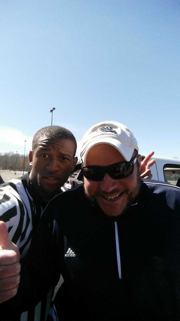 MimSanity6's tweet photo. Post spring game with the offensive mastermind of the #WhiteSquad #SayCheese #RefCrew @DavidH51 http://t.co/VQq5w6CzgM