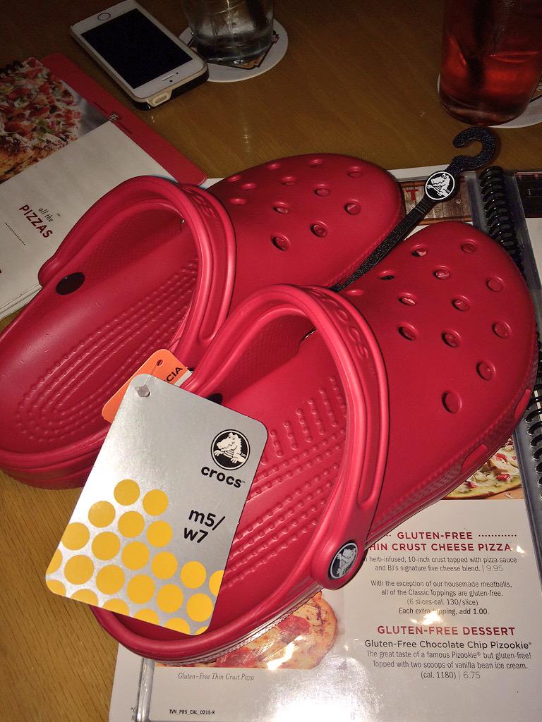 hayharm6's tweet photo. WHEN YOU FINALLY HAVE REAL AF CROCS OMG #BLESTBYAB #TCM 😍😍😍😍😍 http://t.co/S6s6KgbSav