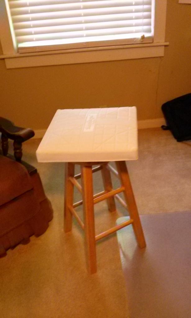 bhendersonmsu's tweet photo. Thanks @juliannechols @ashh_VOUSaimee @katie_gentle @erikagaul23 @mbnesbit12 .  #CoolStool #HailState . http://t.co/fLw6DvG7Y4