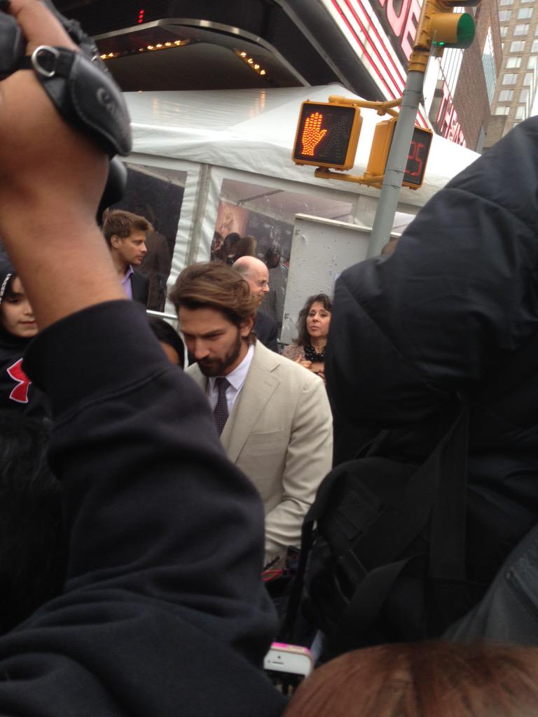 emryan16's tweet photo. Saw Blake Lively and Michael Huisman at the Age of Adaline premiere 😍 #perksoflivinginnyc #AgeOfAdaline http://t.co/QioYrPvYIS