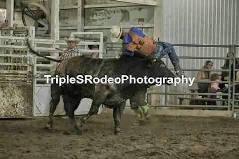 triplesrodeopho's tweet photo. How to get a torn shoulder! @Rodeo_Wrecks @Bullridingprobs @BullRiderCoach #Ouch #NoPainNoGame http://t.co/BDJkqrwGjs