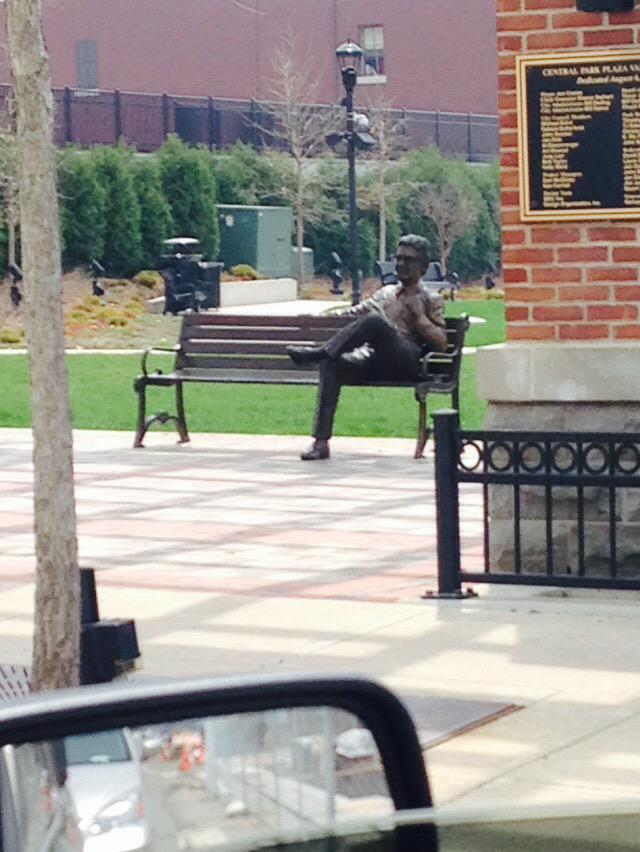 NickSaponaro's tweet photo. I just saw the popcorn man himself downtown Valpo. #valpo http://t.co/T9acMx6xAg