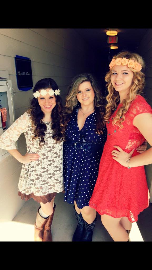 CaitMarie_93's tweet photo. #ACMawards50 http://t.co/YqeUFVEidL