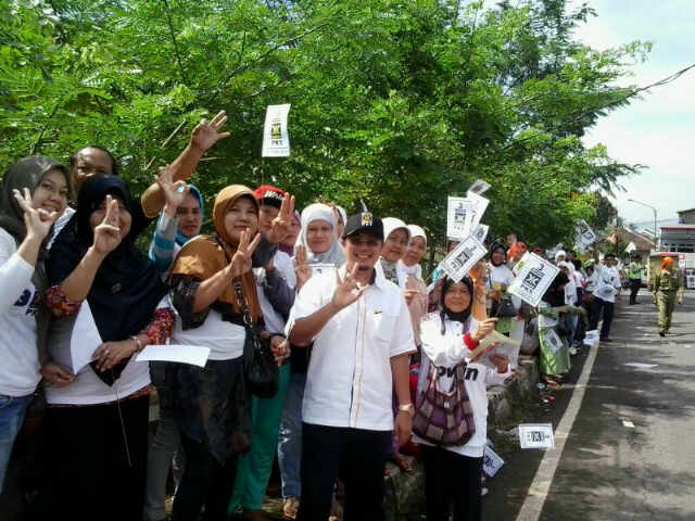 juanas_ri's tweet photo. Selamat milad @PKSejahtera .... Tetap peduli dan terus melayani masyarakat tercinta...#PKSweet17 http://t.co/IFWxFREXoG